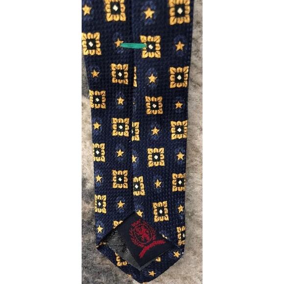 Tommy Hilfiger Men's 100% Italian Silk Tie Classic 2 Tone Design Red & Blue GUC - Picture 5 of 7
